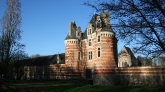 Châtelet d'entrée du Château de Mortiercrolles
