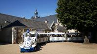 Visite guidée à deux voix en petit train à la découverte du parcours d'art contemporain