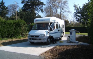 AIRE DE SERVICE CAMPING-CARS - Bouère