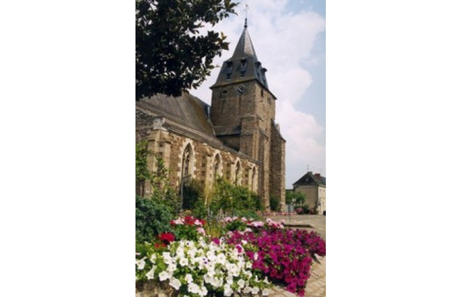 EGLISE SAINT MARTIN DE BAZOUGES 1 - Château-Gontier-sur-Mayenne