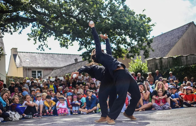 Festival Quel Cirque ! « INFLUENCE » - Cie Les Invendus 1 - Château-Gontier-sur-Mayenne