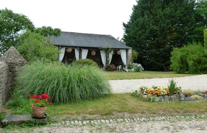 CHAMBRE D'HOTES DOMAINE DE LA HOUZARDIÈRE 3 - Bazougers