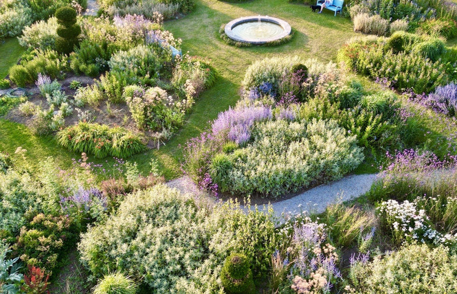 Rendez-vous aux Jardins - Visite guidée du jardin clos au Château de La Carrière 1 - La Cropte