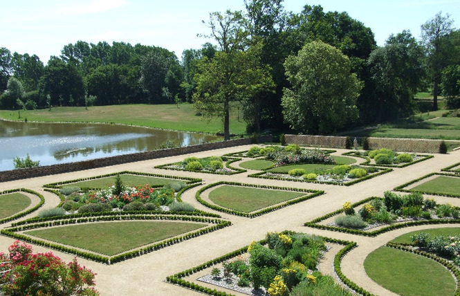 Art'Six - Exposition d'art contemporain dans les jardins 2 - Meslay-du-Maine